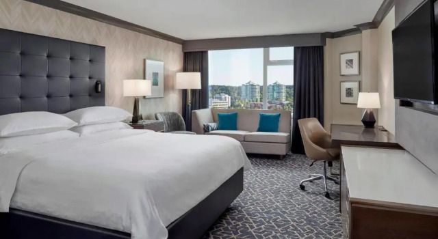 Номер Deluxe Sheraton Vancouver Guildford Hotel