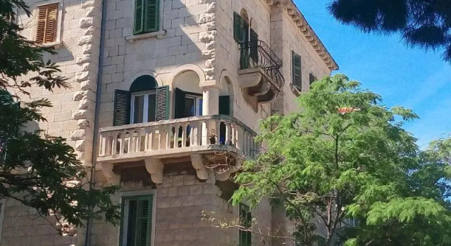 Jadranka, Prenota Hotel Splitska 