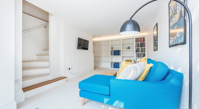 1 Bedroom House in West London, Забронировать Дом для отпуска Коттеджи Лондона, рядом с Пивоварня Fuller’s Griffin, Коттедж