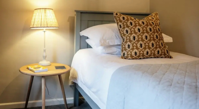 Beautiful 2 BD Cottage in the Cotswolds, Varaa Lomakoti Mökit kohteessa Merseyside, Mökki