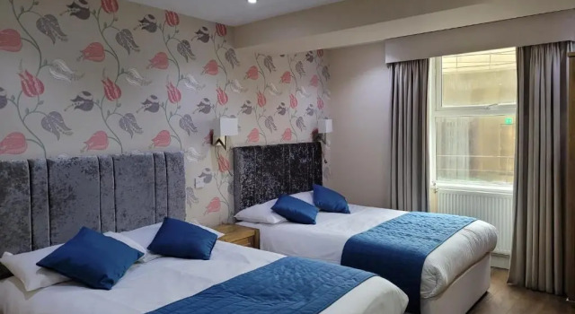 Четырёхместный номер George Hotel