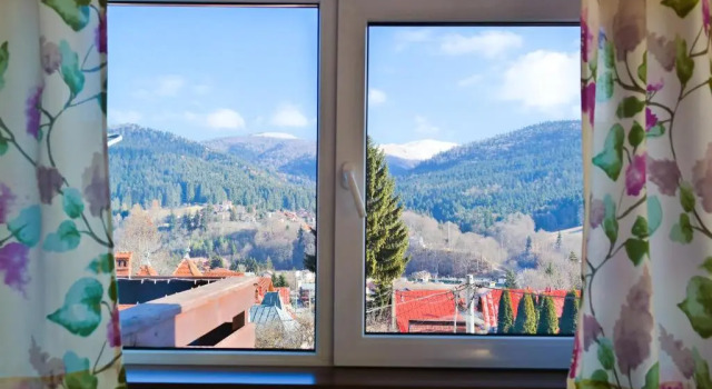 AmurguluiBnB 3 Rooms Apartment with Mountain View