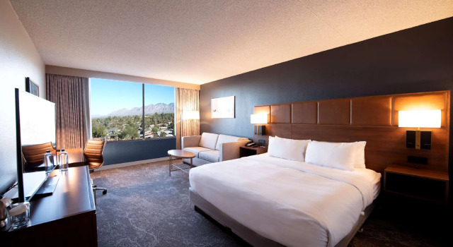 Двухместный номер Standard DoubleTree by Hilton Tucson-Reid Park