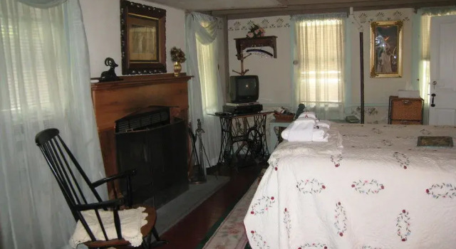 Captain Grant's 1754, Rezervați Bed and Breakfast Poquetanuck Connecticut