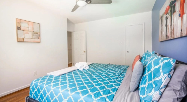 4BR Family Home - Sleeps 9 - w Private Pool Hot Tub, Varaa Hotelli Hamilton 