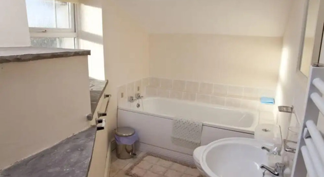 Шестиместный коттедж Standard с 4 комнатами Merlin Cottages