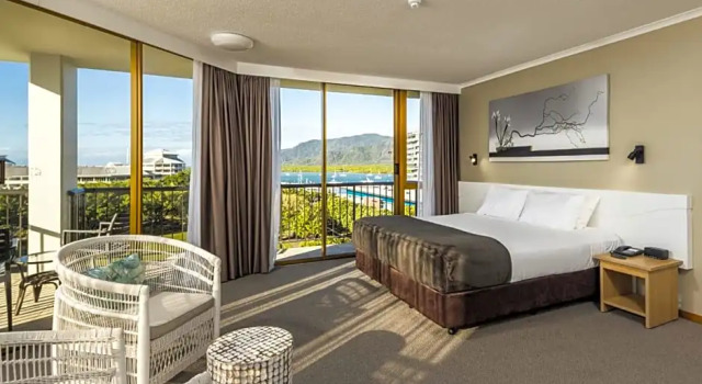 Двухместный люкс Superior с балконом Pacific Hotel Cairns
