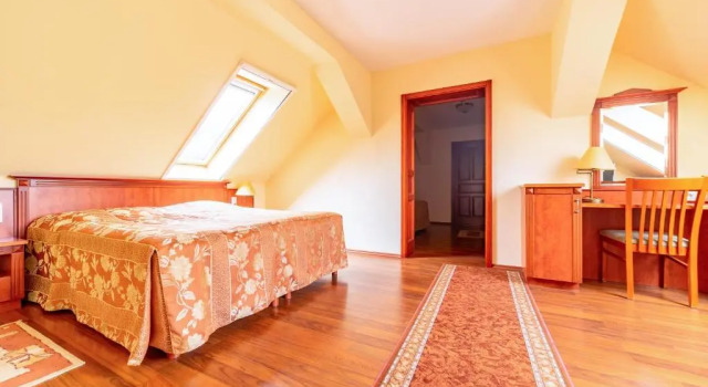 Люкс Pannon Hotel Bejelentkezés 20 óráig, Check-in until 20 oclock, Einchecken bis 20 Uhr