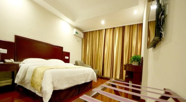 GreenTree Alliance HeFei North Erhuan North Fuyang Road Hotel, Book Hotel Hotels in Luyang with Parking, Parking