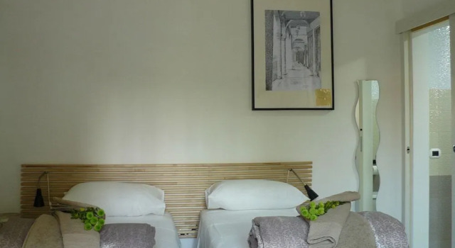 Bed  Breakfast 3B, Забронировать Отель Отели в центре Конельяно, в центре