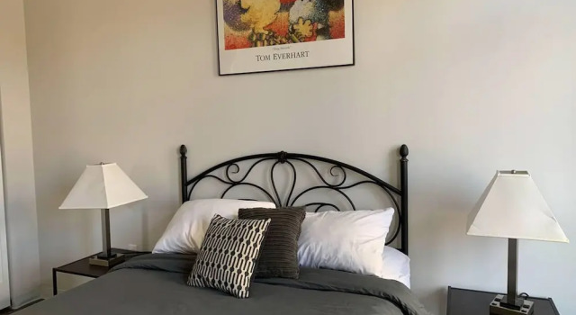 Modern 2 Bedroom on Riverfront w Parking