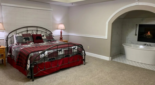 Er316- Black Bear Hideaway Great Location- Close To Town 2 Bedroom Cabin by RedAwning