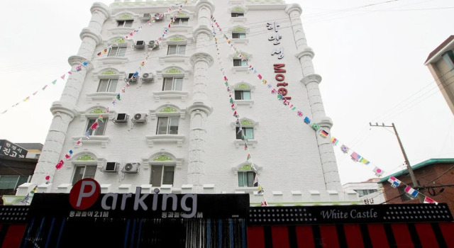 Sinjeong White Castle