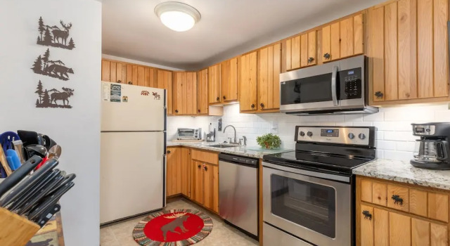 Номер Standard Cozy Seven Springs 1 Bedroom Deluxe Condo with Private Deck by RedAwning - Save 10% on 3 Nights, 15% on 5 Nights!
