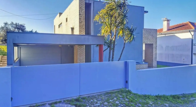 Hill & Beach house