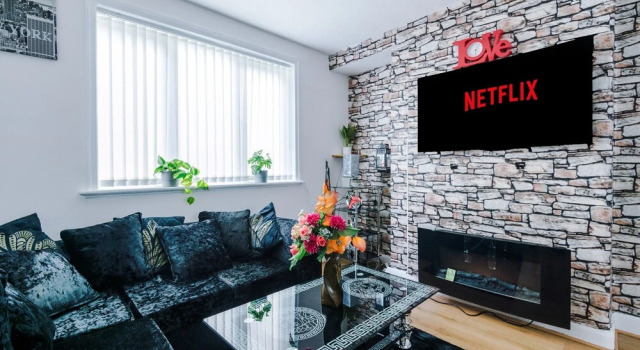 Spacious & Luxurious 3-bed House in Manchester, Varaa Lomakoti Mökit kohteessa Merseyside, Mökki