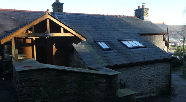 Violet Cottage 3 Bedroom Apartment by Cardiff Holiday Homes, Book Apartment Cardiff Glamorgan