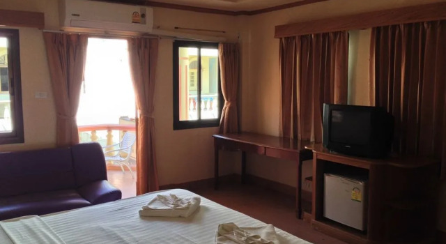 Ruen Thai Guesthouse Patong, Забронировать Отель Патонг-Бич остров Пхукет, рядом с OTOP Market