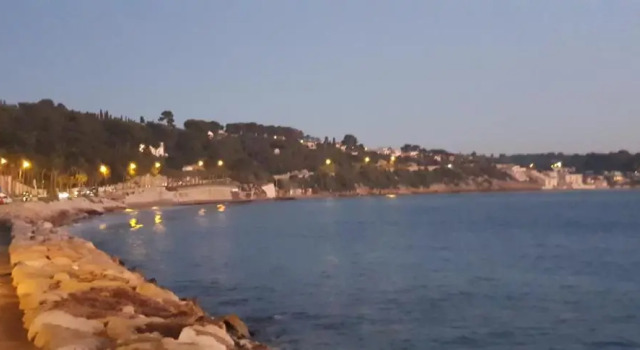 Апартаменты Appartement entier indépendant au dessus de villa, poêle à bois tres chaleureux , wi fi parking gratuit proche plage et centre ville