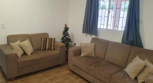 Casa com 2 dormitórios entre Praia do Rosa e Barra de Ibiraquera