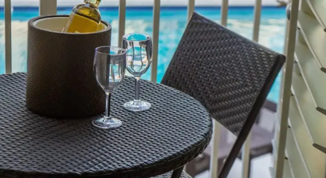 Двухместный номер Deluxe с балконом и с видом на бассейн Ports of Call Resort