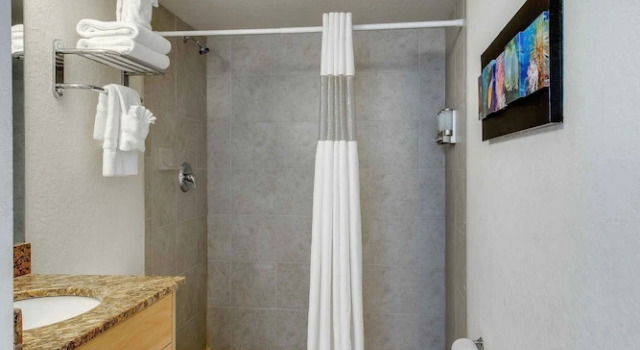 Семейный номер Standard с 2 комнатами с балконом и с видом на залив Surf Beach Treasure Island Resort