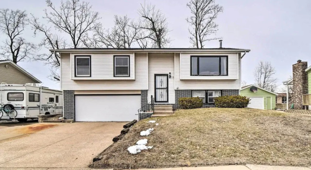 Cedar Rapids Rental w/ Yard ~ 6 Mi to Downtown!, Varaa Hotelli Cedar Rapids Iowa