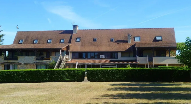 House With 2 Bedrooms in Saint-genies, With Shared Pool, Furnished Garden and Wifi - 8 km From the Beach, Prenota Hotel Hotel a Aquitania con parcheggio, Parcheggio