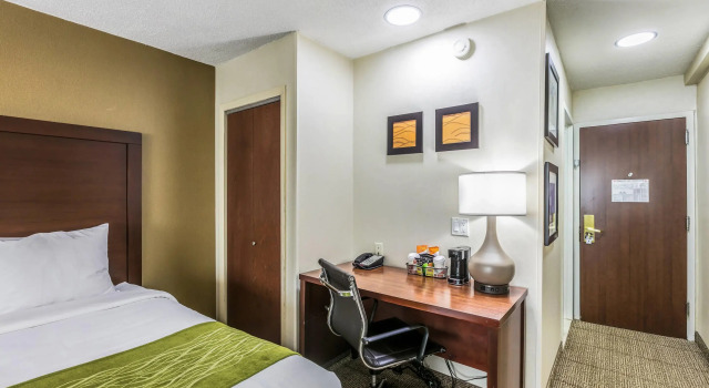Четырёхместный номер Standard Comfort Inn Medford-Long Island