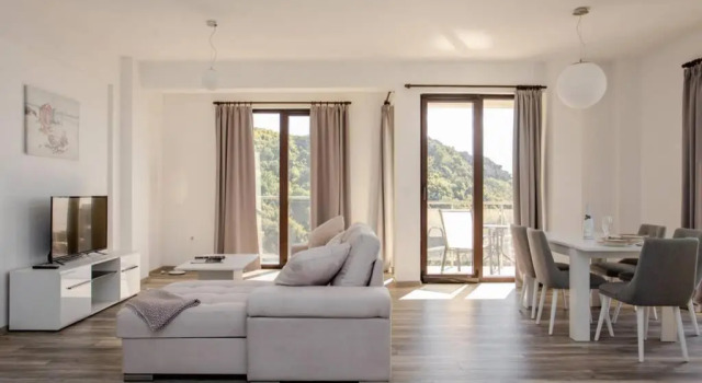 3 Bedrooms Penthouse with roof terrace Rafailovici, Rezervasyon Otel Rafailovici 