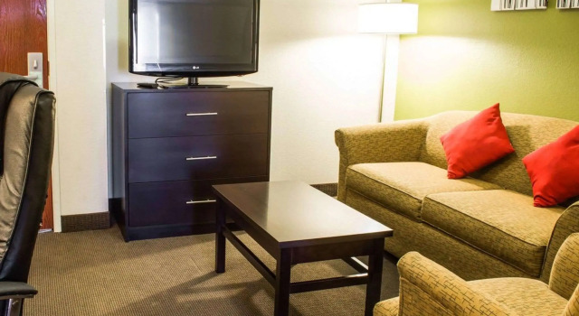 Четырёхместный люкс Sleep Inn & Suites Virginia Horse Center