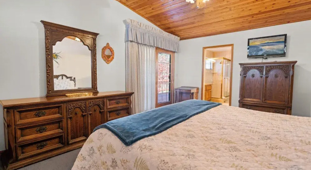 Fox Farm Manor