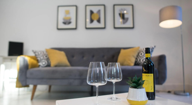 Luxury Cambridge City Apartment + FREE PARKING, Забронировать Апартаменты/квартира Кембридж Великобритания, рядом с Железнодорожный вокзал Кембриджа