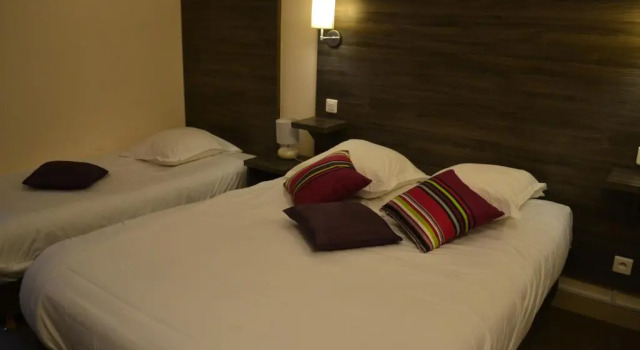 Трёхместный номер Standard Logis-Hôtel & Restaurant LE CARNOT