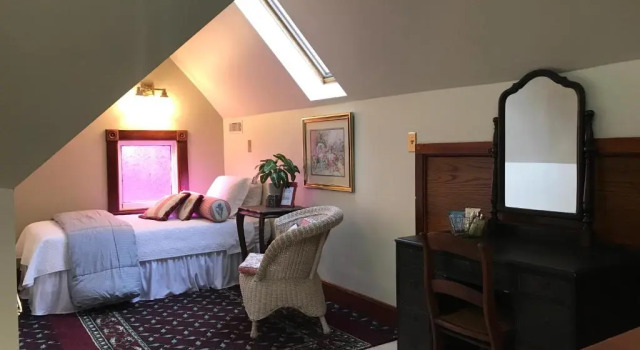 Номер Superior The Nauvoo Grand Bed & Breakfast
