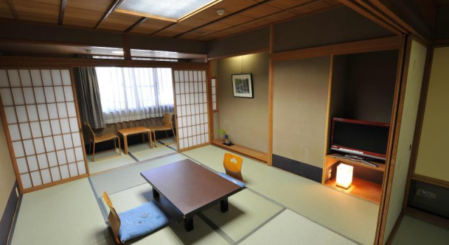 Номер Japanese-Style Watazen Ryokan - Established in 1830