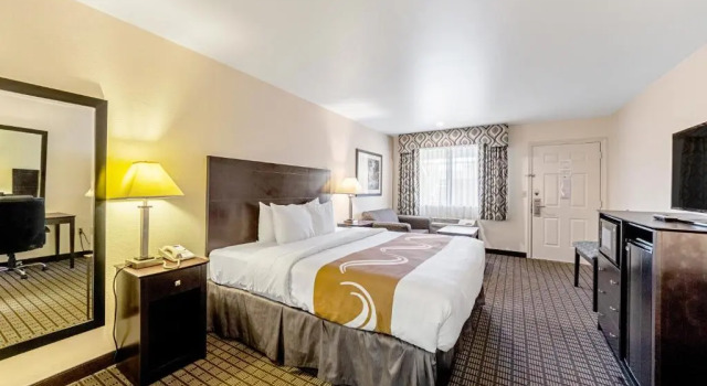 Номер Deluxe Quality Inn Three Rivers