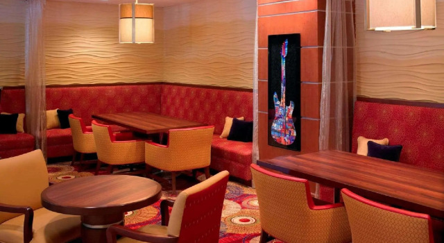 Кровать в общем номере Wyndham Cleveland Airport