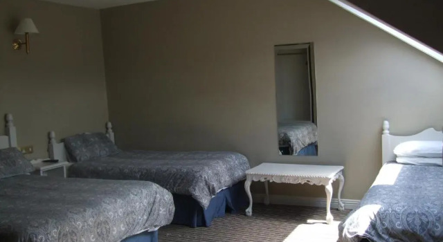 Четырёхместный номер Standard Harmony Inn - Glena House