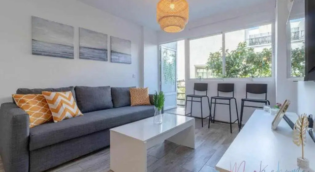 Apartamento 1 en Estadio del Sevilla, 3 habitaciones,4 camas y metro