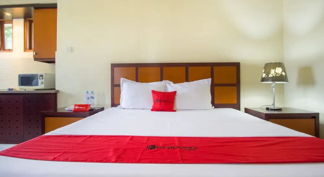 Jasmine Kayla Guest House by RedDoorz, Book Guesthouse Guest Houses in East Java, Guesthouse