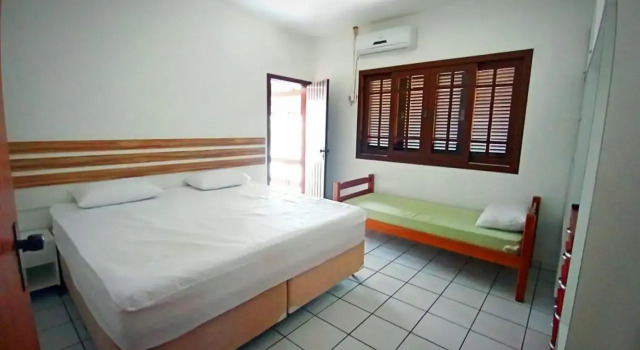 CASA ARMANI 50 metros DA PRAIA MARISCAL BOMBINHAS, Забронировать Отель Бомбиньяс Санта-Катарина