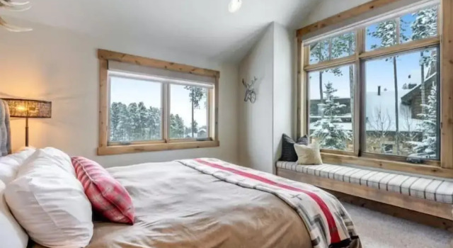 Luxurious 6-bedroom Ski-in/ski-out Home, Very Spacious, With Private hot tub and Game Room, Забронировать Отель Отели Брекенридж с парковкой, рядом с Trygve's Platter Chair Lift, Парковка