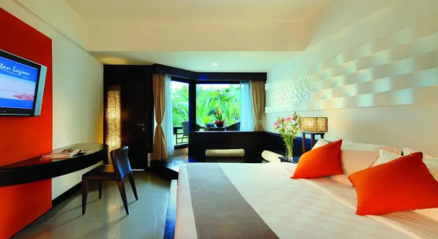 Люкс с видом на окрестности Mövenpick Resort & Spa Bintan Lagoon
