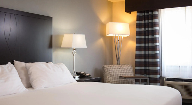 Номер Standard Holiday Inn Express Le Claire Riverfront-Davenport by IHG