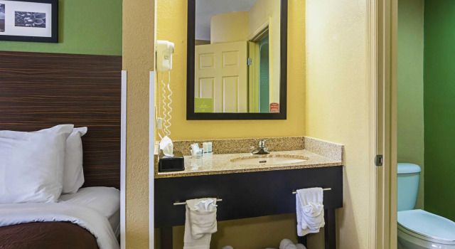 Четырёхместный номер Standard Spark by Hilton Oxford