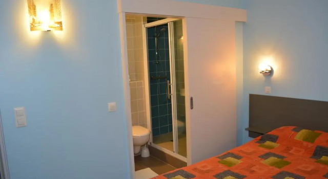 Номер Comfort Hôtel le Lyon Bron