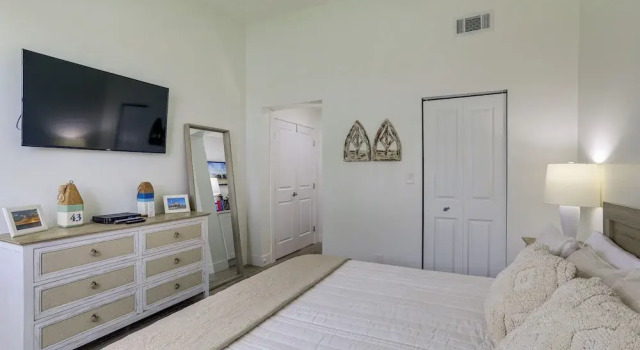 Апартаменты Sunny St Pete Getaway With Shared Pool & Hot Tub