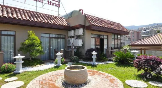 Hot Spring Business Center Hotel, Rezerwuj Hotel Hotele w Kunming z parkingiem, Parking
