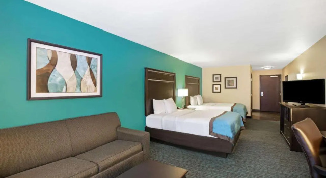 Четырёхместный номер Executive La Quinta by Wyndham Sioux Falls